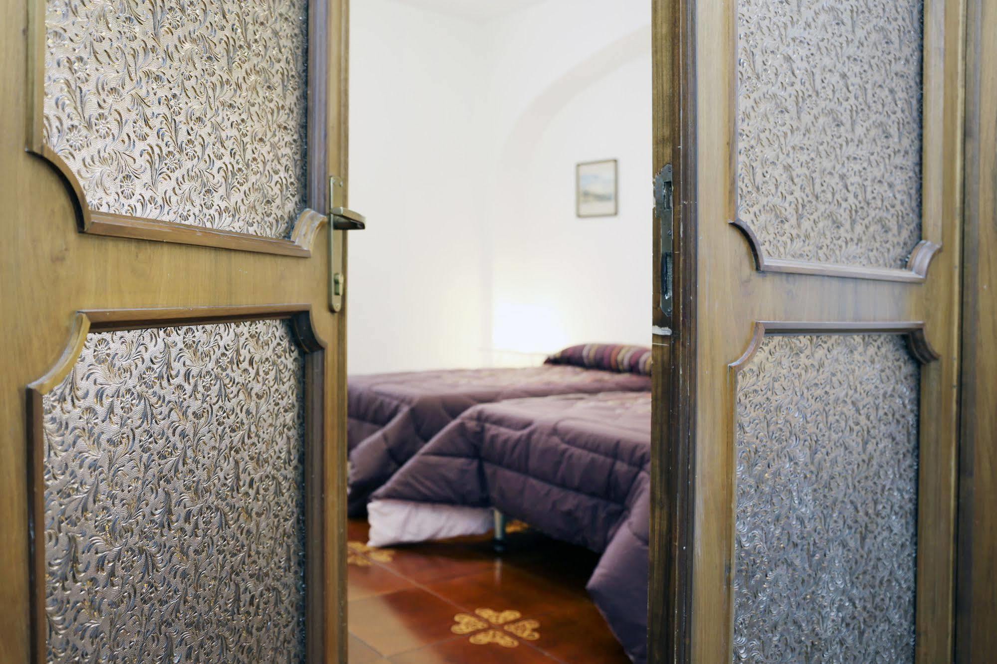 B&B Torrione Л'Акуила Экстерьер фото